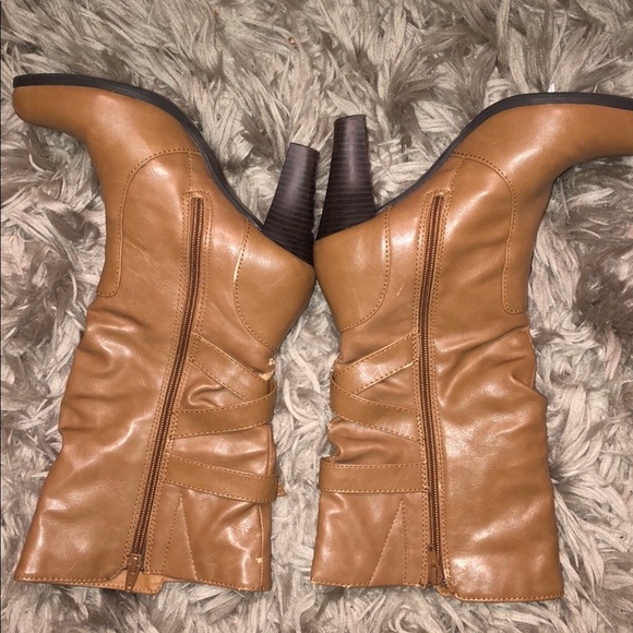 3 pair of boots  👢 - Picture 2 of 4